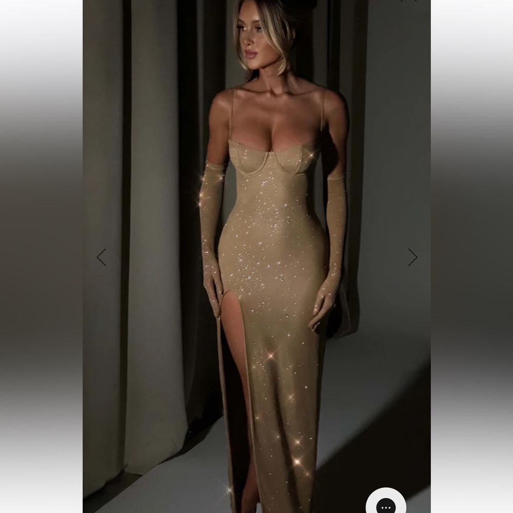 Baby boo Gold sparkly maxi dress

Perfect for prom dress